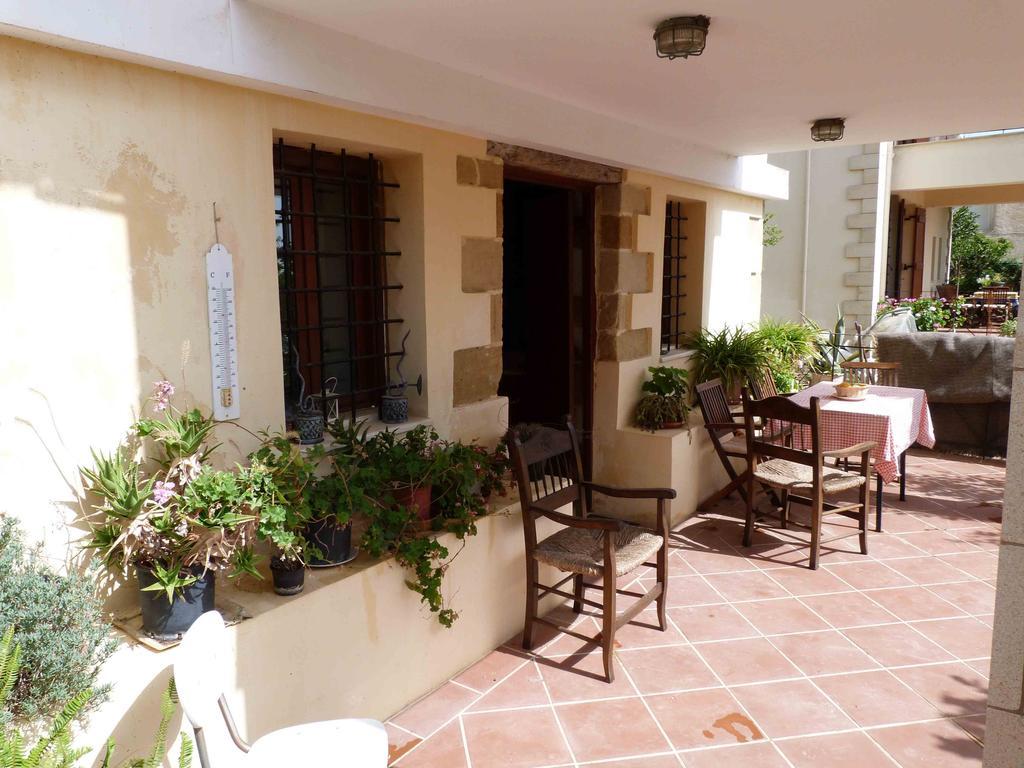 The Garden Villas Máleme Phòng bức ảnh